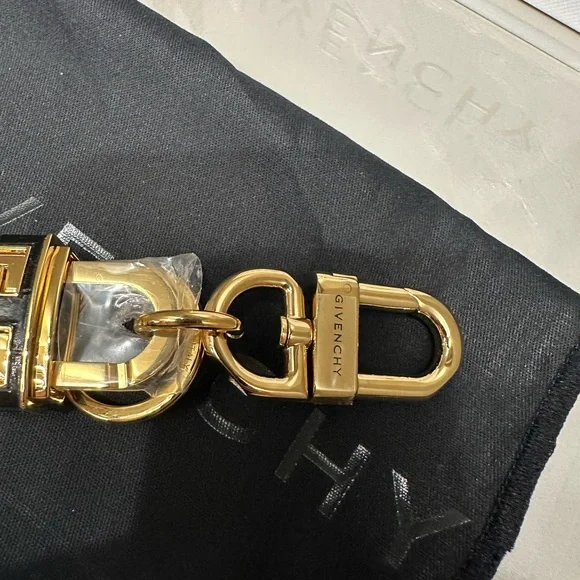 GIVENCHY Black and Gold toned 4G lock keyring. NIB - Picture 3 of 5